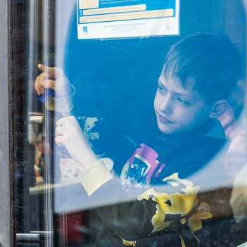 난민이 된 우크라이나 어린이들 인신매매와 착취 위험 높아져
