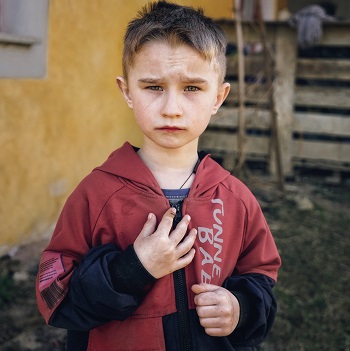 우크라이나 어린이 200만 명 무력 분쟁을 피해 국경을 넘어