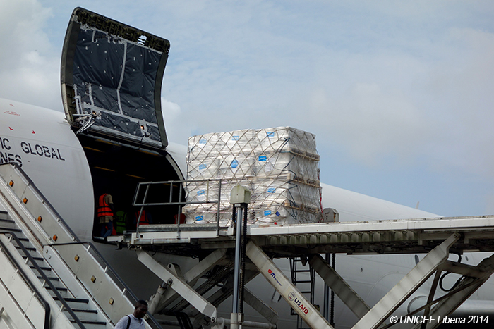 8월 23일 유니세프 코펜하겐 물류센터를 출발한 응급 지원품이 라이베리아 몬로비아 공항에 도착했습니다.