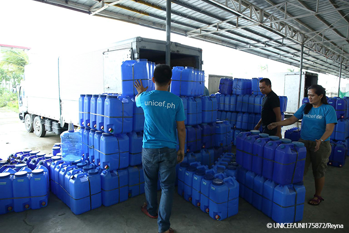필리핀 유니세프 물류창고 구호물품 배송 준비 모습