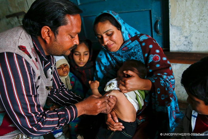 유니세프는 전세계 어린이의 36%에게 백신을 공급하고 있습니다